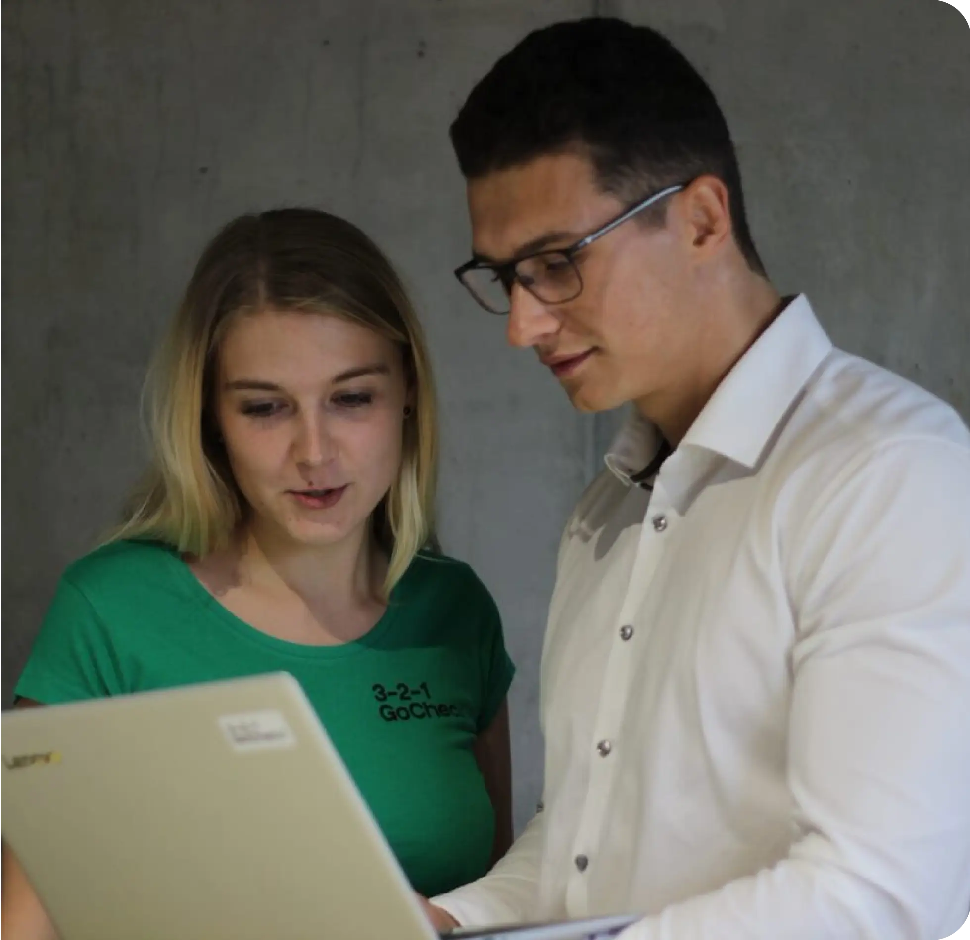 Informované rozhodování díky prověřování kandidátů